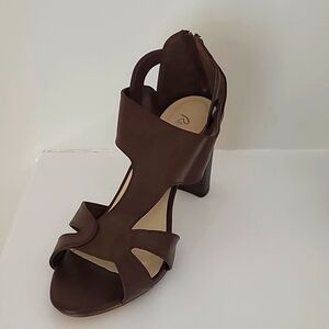 Reitmans Brown Cut-Out Heels Size 8 - New